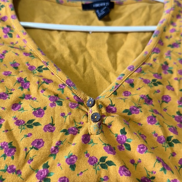 ❣️3/$30 FOREVER 21 long sleeve crop floral top - Picture 5 of 8